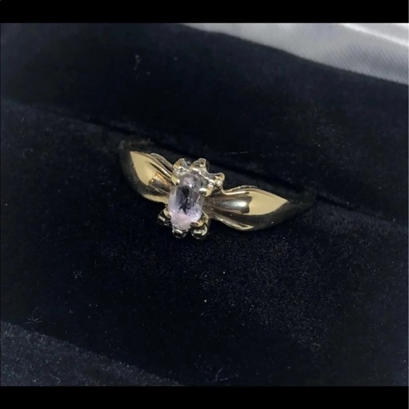 Stampd Jewelry - Signed Vintage 10K Yellow Gold Light Amethyst Ring size 7